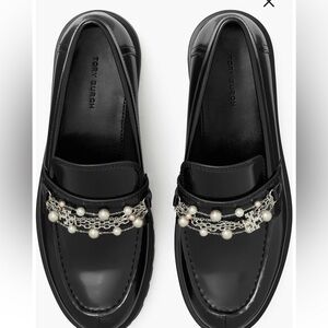 $398 Tory Burch Classic embellished Lug Sole Black Loafers Pearl Accents NWT